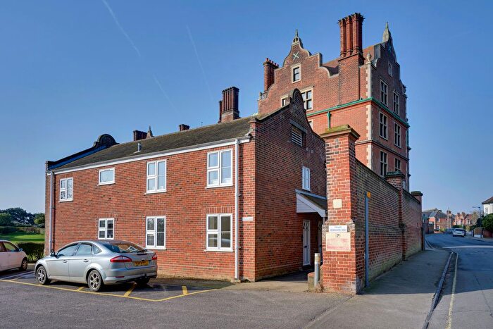 2 Bedroom Flat To Rent In Felix Lodge, Harvest House, Cobbold Road, Felixstowe, IP11