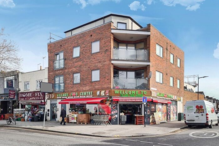 2 Bedroom Flat To Rent In Chingford Mount Road, London, E4