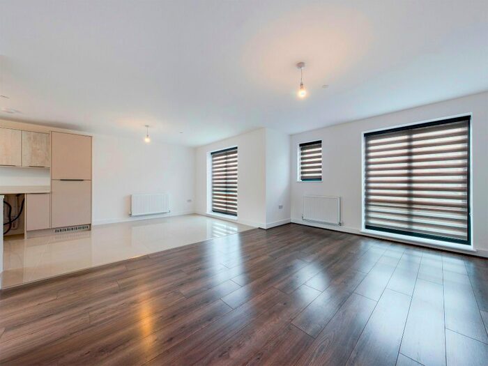 3 Bedroom Town House To Rent In Starling Street, Mariners Walk, Swansea, SA1