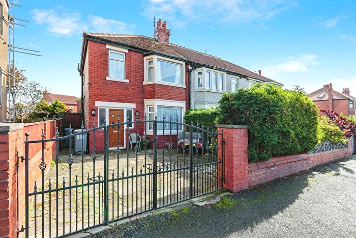3 Bedroom End Terrace House For Sale In Hawes Side Lane, Blackpool, Lancashire, FY4