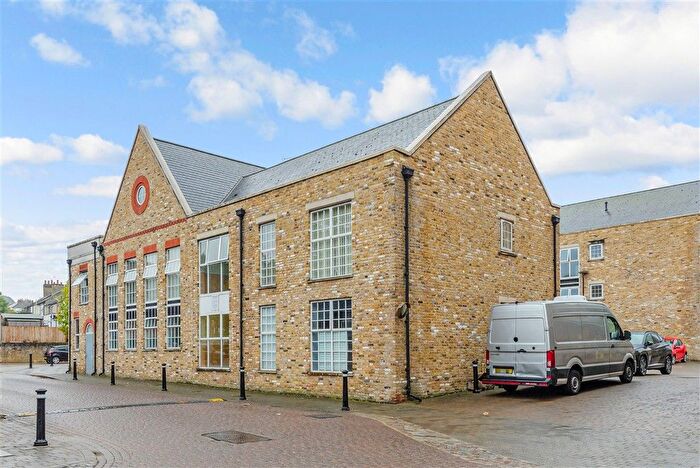 2 Bedroom Flat For Sale In Esparto Way, Dartford, Kent, DA4