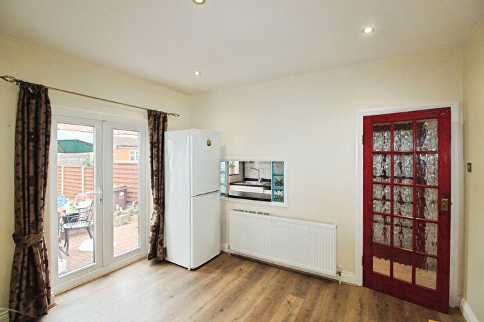 4 Bedroom Terraced House To Rent In Crofts Road, Harrow, HA1