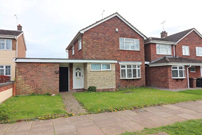 3 Bedroom Detached House For Sale In Putteridge Road, Luton, Bedfordshire, LU2