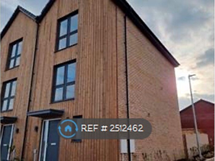 4 Bedroom Semi-Detached House To Rent In Crop Leaze, Stoke Gifford, Bristol, BS34