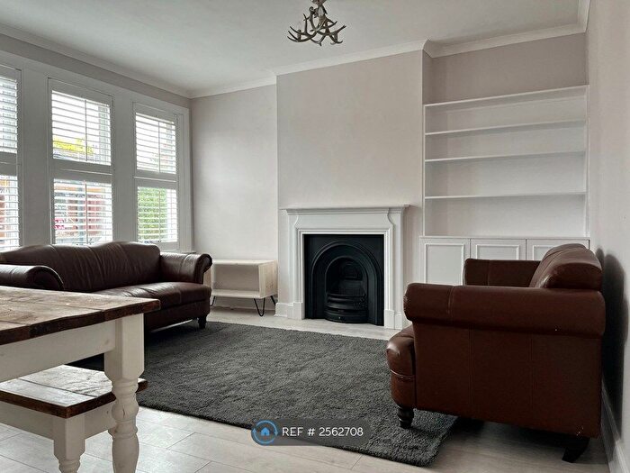 2 Bedroom Flat To Rent In Larch Road, London, NW2