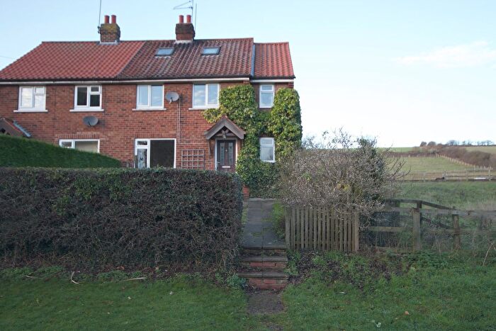 3 Bedroom Semi-Detached House For Sale In Beverley Road, North Newbald, York, YO43