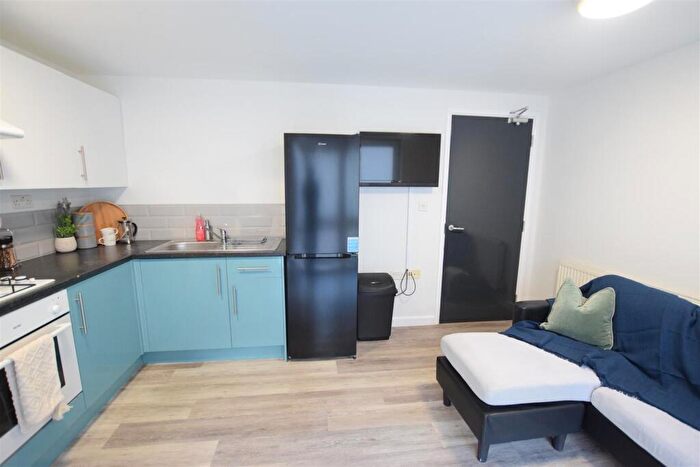 3 Bedroom Flat To Rent In Apt, Brayford Court - Student Apartment - /, LN1