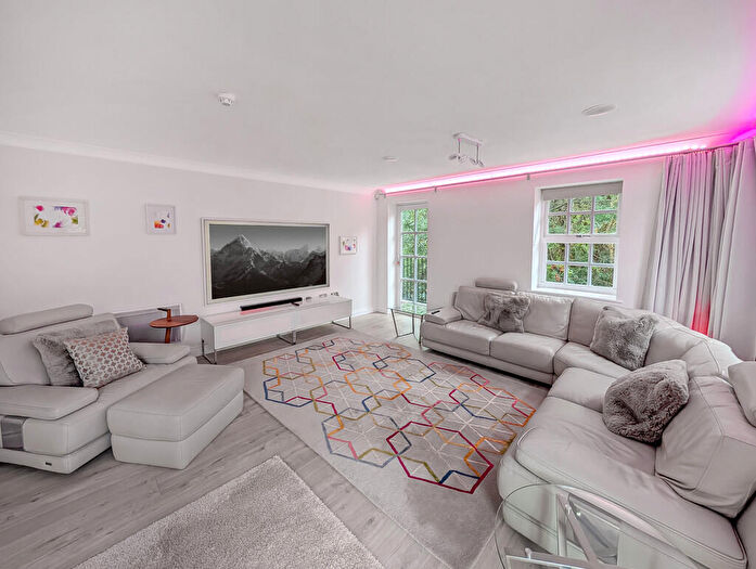5 Bedroom Penthouse To Rent In Albany Gardens, Colchester, CO2