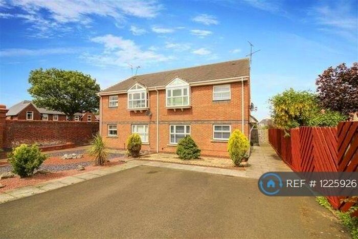 2 Bedroom Flat To Rent In Hillheads Court, Whitley Bay, NE25