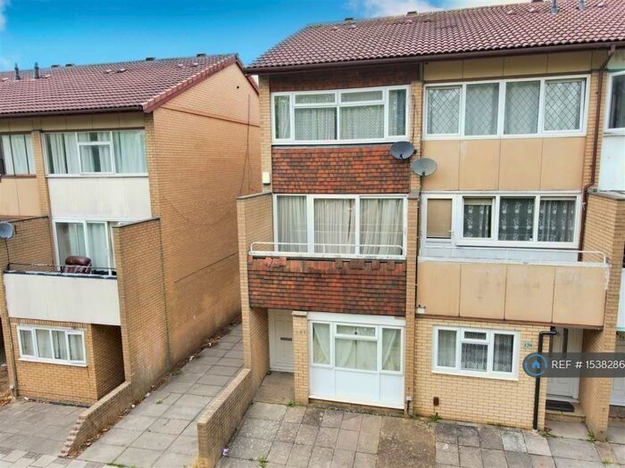 4 Bedroom End Of Terrace House To Rent In Fishermead Boulevard, Fishermead, Milton Keynes, MK6