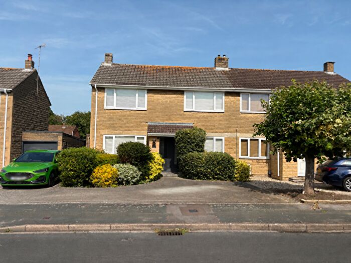 3 Bedroom Semi-Detached House For Sale In Severn Avenue, Haydon Wick, Swindon, SN25