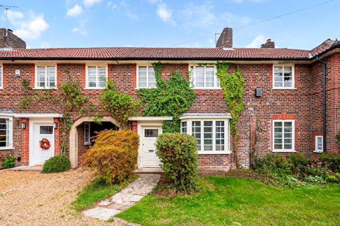 4 Bedroom Terraced House For Sale In Bassett Green, Southampton, SO16