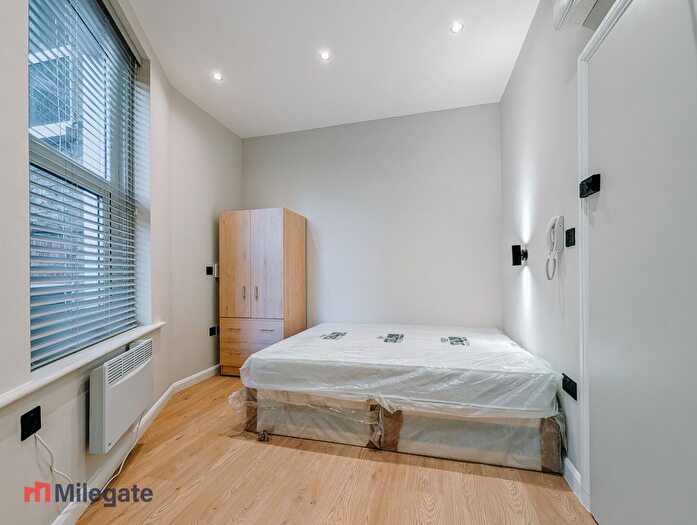 Studio To Rent In Blenheim Mansions, Brixton Hill, London, SW2