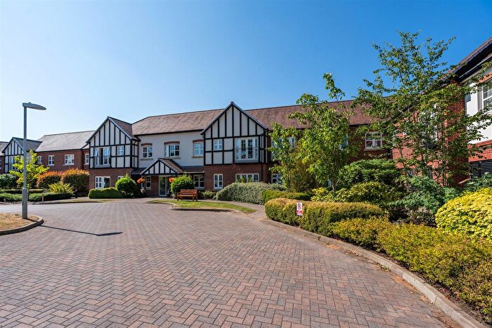 2 Bedroom Flat For Sale In Four Ashes Road, Bentley Heath, Solihull, B93
