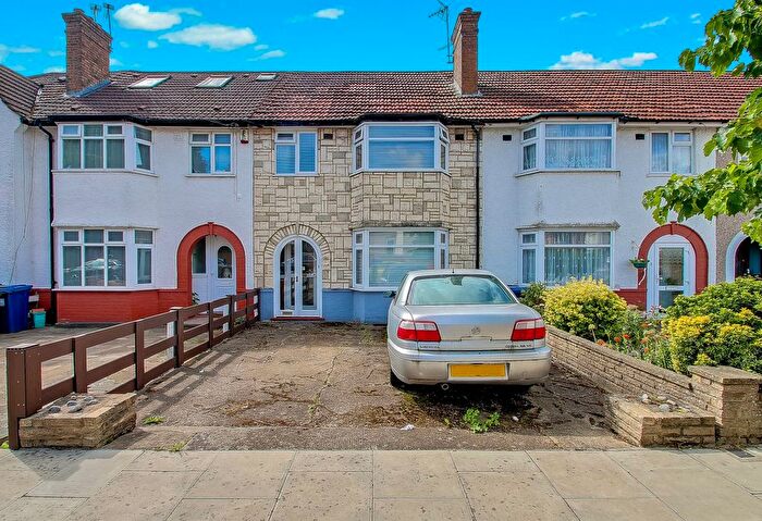 3 Bedroom Terraced House For Sale In Horsenden Lane North, Greenford, UB6