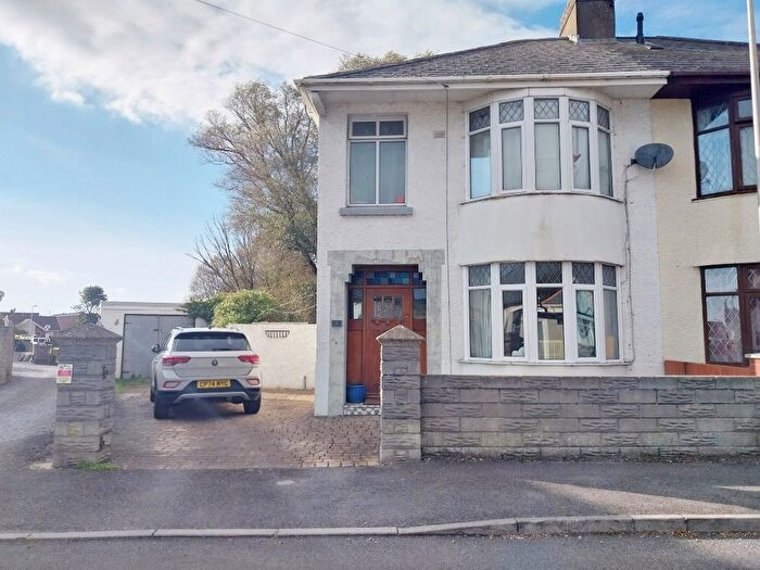 3 Bedroom Semi-Detached House For Sale In Hookland Road, Porthcawl, CF36