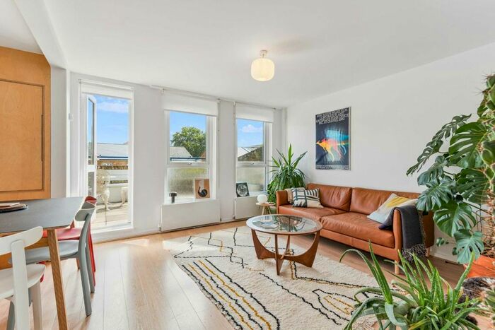 1 Bedroom Flat To Rent In Broke Walk, London, E8