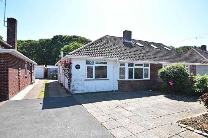 2 Bedroom Semi-Detached Bungalow For Sale In Harold Road, Stubbington, PO14