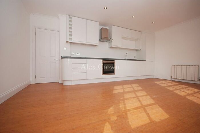 2 Bedroom Flat To Rent In Stoke Newington High Street, Stoke Newington, N16