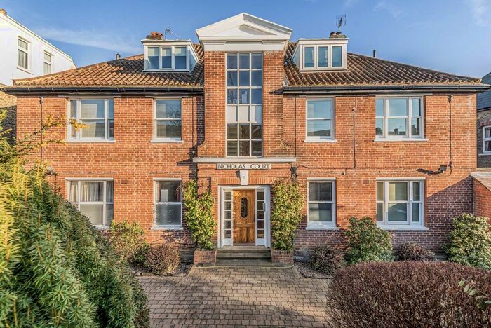 4 Bedroom Flat To Rent In St. Leonards Road, London, W13