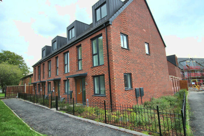 3 Bedroom Town House To Rent In Liverpool Street, Spinners Quarter, Salford, Lancashire, M5