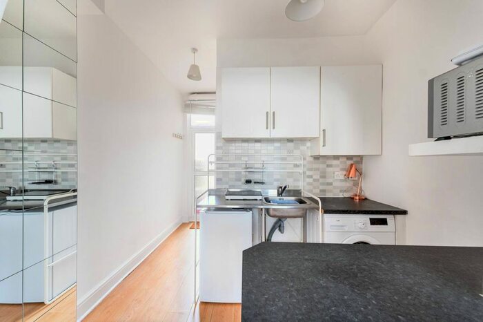 Studio To Rent In Buxton Road, Willesden Green, London, NW2