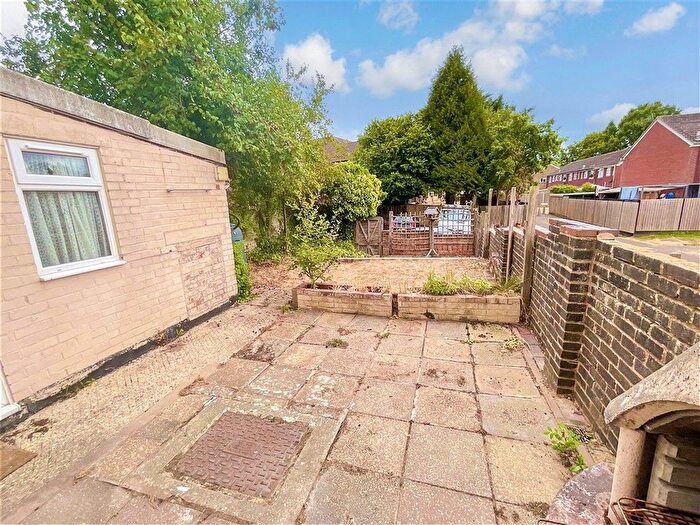 3 Bedroom End Of Terrace House For Sale In Wye Road, Tonbridge, Kent, TN10