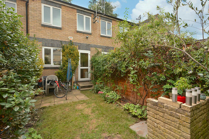 2 Bedroom Apartment To Rent In Radley Court, SE16