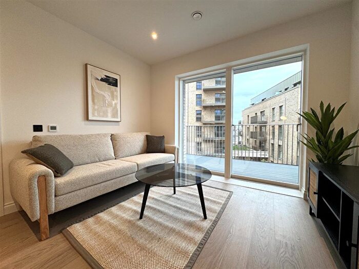 1 Bedroom Flat To Rent In Potters Road, Chelsea, London, SW6