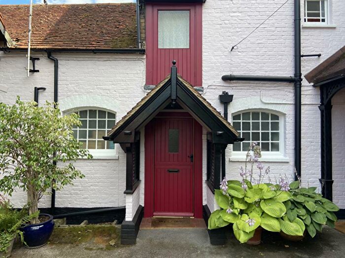 2 Bedroom Cottage To Rent In Maidenhead, Berkshire, SL6