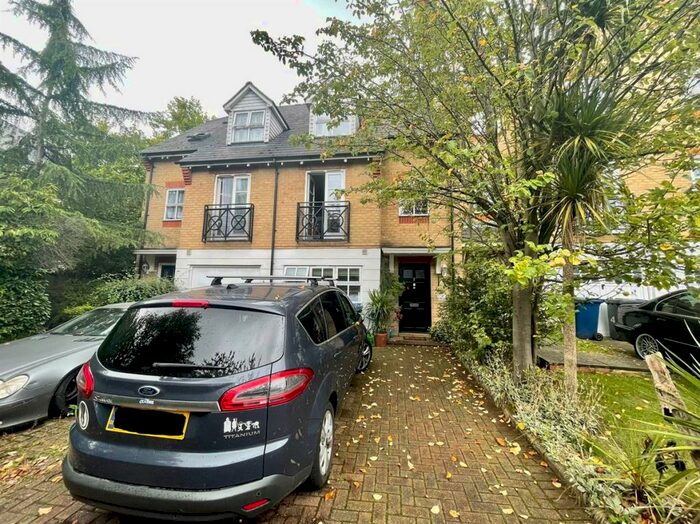 5 Bedroom Terraced House To Rent In Carlisle Place, Friern Barnet, N11