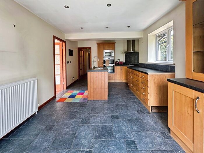 4 Bedroom Detached House For Sale In Summit Close, Bury, BL9