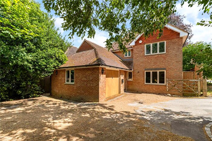 5 Bedroom Detached House For Sale In Trebor Avenue, Farnham, Surrey, GU9
