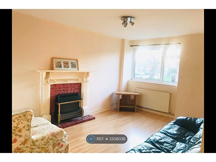 2 Bedroom Maisonette To Rent In Stanley Road, Sutton, SM2
