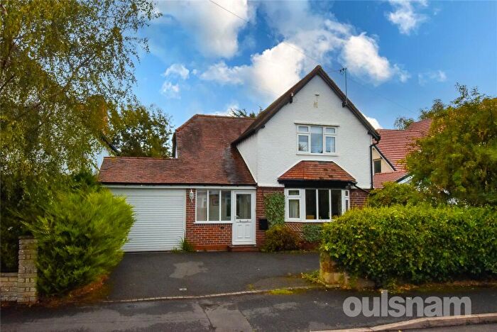 3 Bedroom Link Detached House For Sale In Hazelhurst Road, Kings Heath, Birmingham, West Midlands, B14