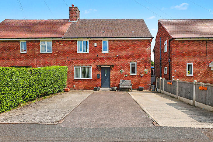 4 Bedroom Semi-Detached House For Sale In The Crescent, Clay Cross, Chesterfield, S45