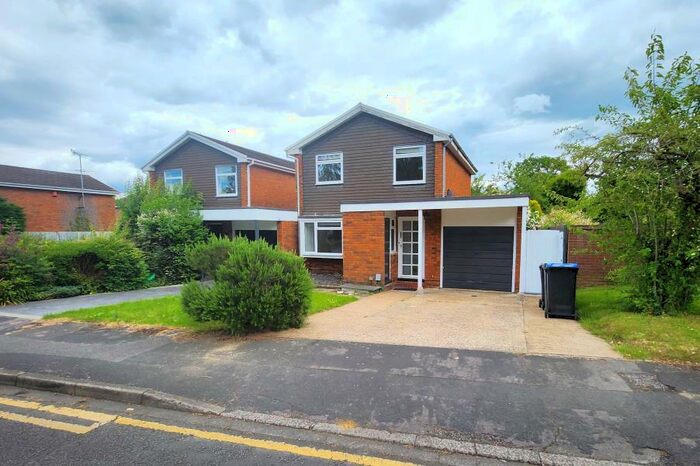 3 Bedroom Link Detached House To Rent In Woking, GU21