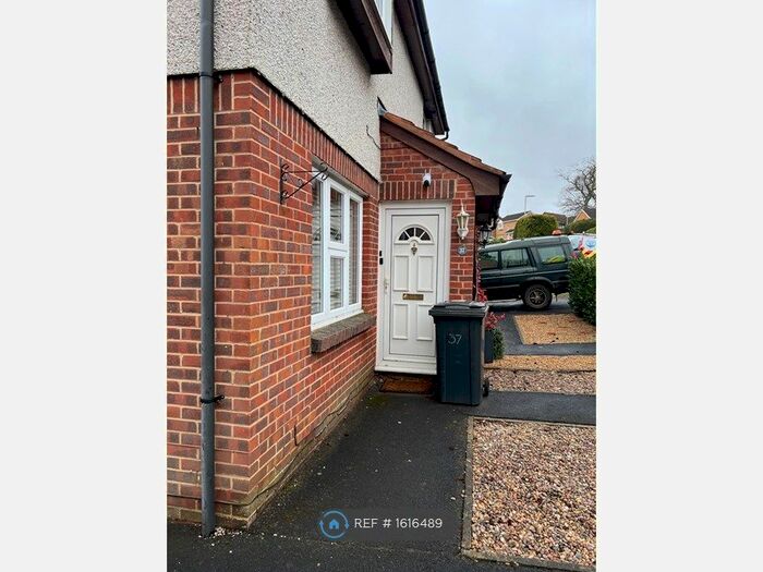 3 Bedroom Semi-Detached House To Rent In Huscarle Way, Tilehurst, Reading, RG31