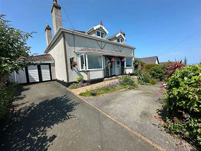 3 Bedroom Detached House For Sale In Bay View Road, Benllech, Tyn-y-gongl, LL74