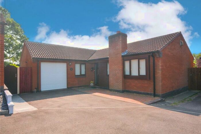 3 Bedroom Bungalow To Rent In Marrick, Wilnecote, Tamworth, Staffordshire, B77