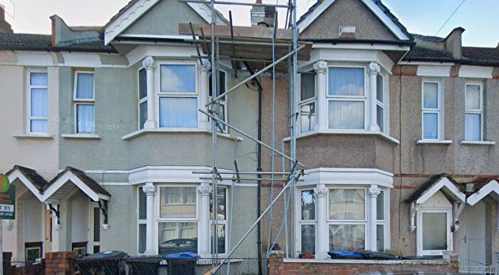 6 Bedroom House To Rent In Hathway Road, Croydon, CR0