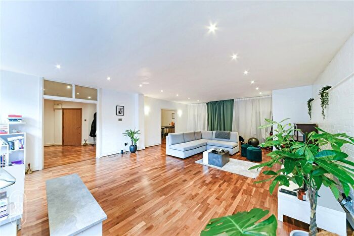 1 Bedroom Flat To Rent In Goswell Road, London, EC1V