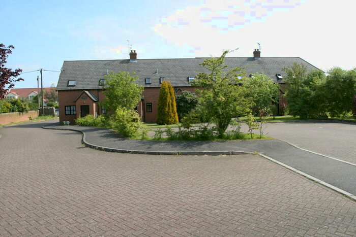 2 Bedroom Apartment To Rent In Poplars Close Stone, HP17