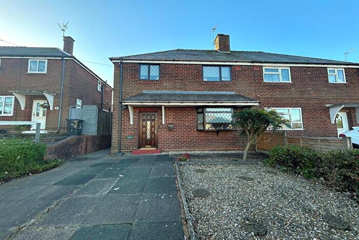 3 Bedroom Semi-Detached House For Sale In Queensway, Pedmore, Stourbridge, DY9