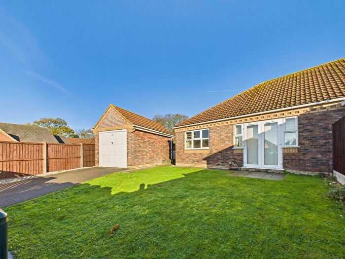 2 Bedroom Semi-Detached Bungalow For Sale In Mumby Meadows, Mumby, Alford, LN13