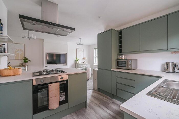 2 Bedroom Semi-Detached Bungalow For Sale In Ogden View Close, Halifax, HX2