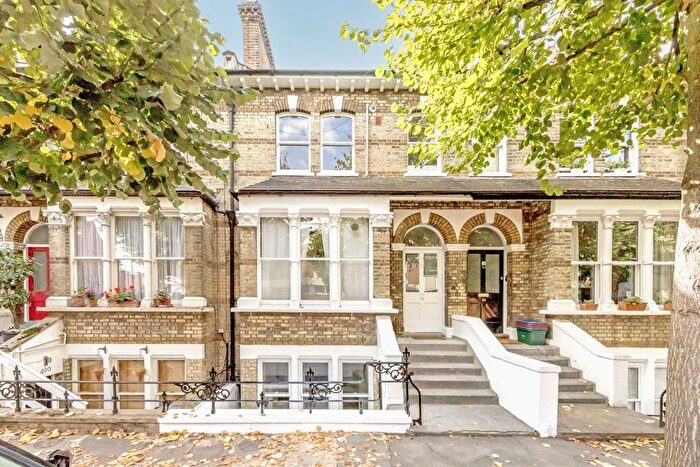 1 Bedroom Flat To Rent In Linden Gardens, Chiswick, W4