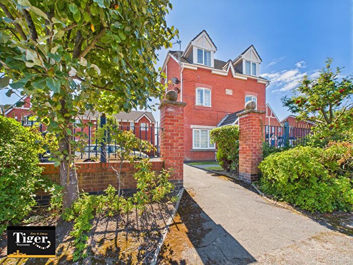 1 Bedroom Flat For Sale In Somerset Avenue, Blackpool, FY1
