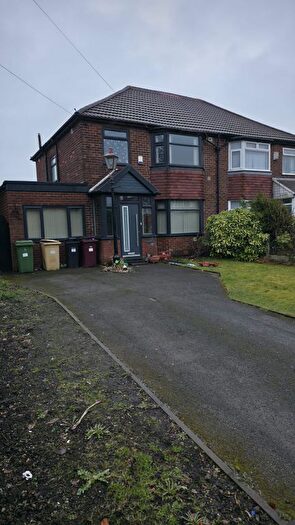 3 Bedroom Semi-Detached House To Rent In Radcliffe Road, Bolton, BL2