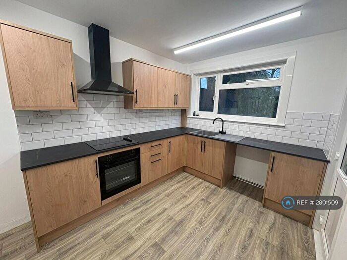 3 Bedroom Terraced House To Rent In Ilkeston Road, Nottingham, NG7